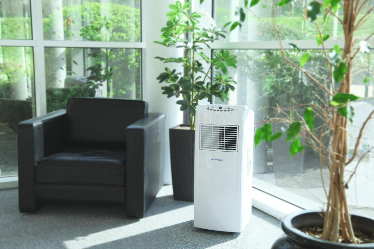 12000 BTU Air Condit ea82c7a4b86646bdd34378af50db76e1