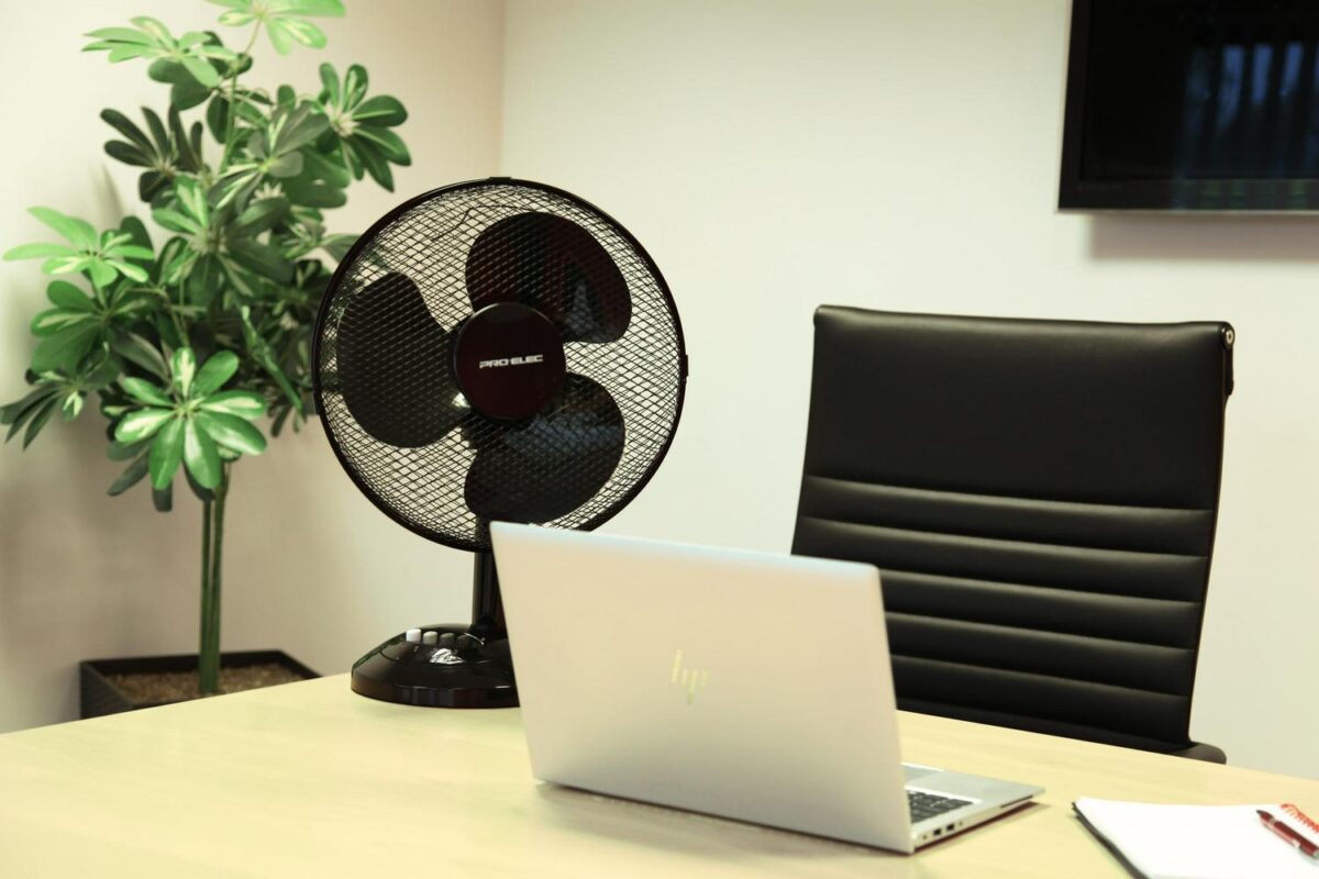 12 Desk Fan Black d9510966ca09b74f54f13de67463619e
