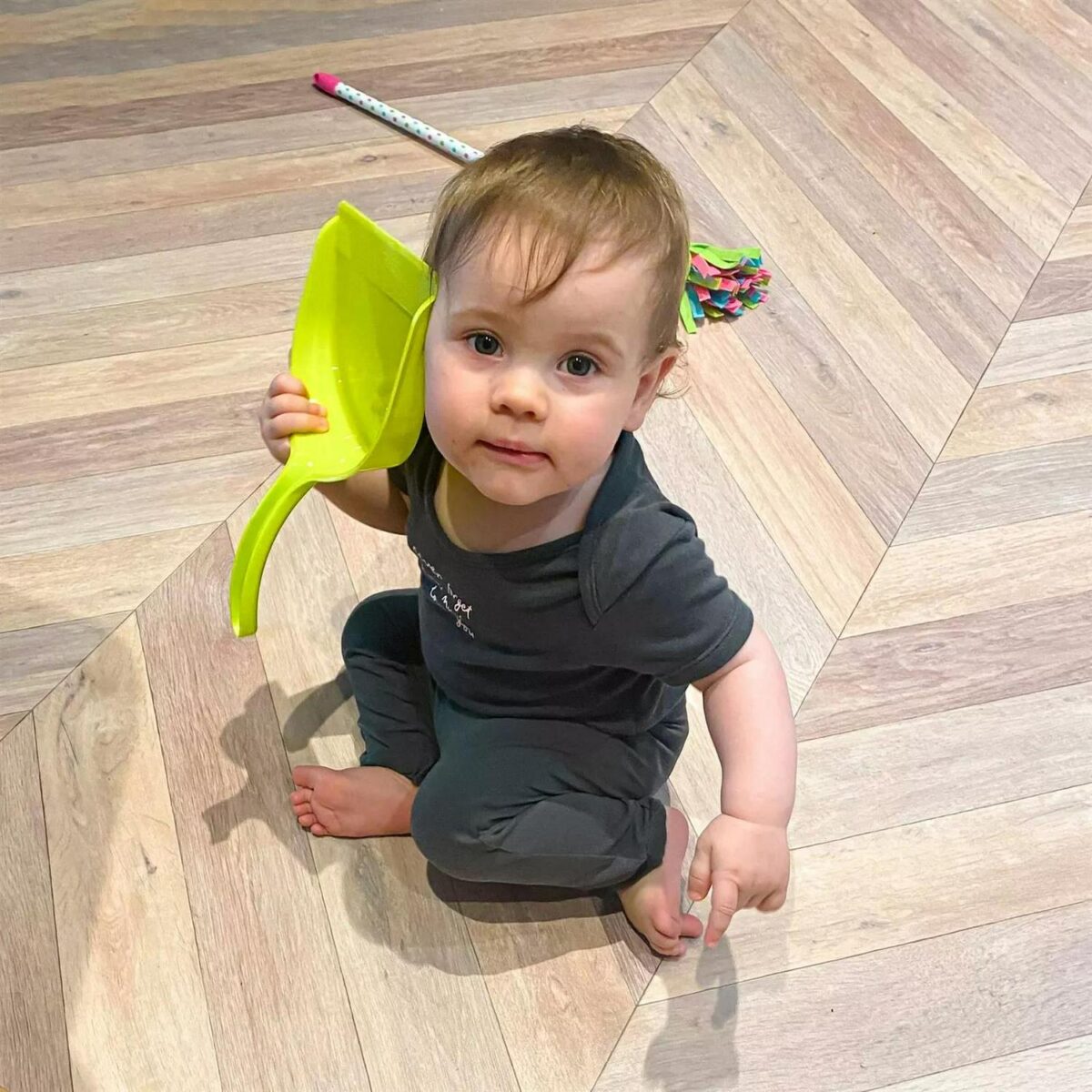 Kids Cleaning Sweepi 92a567330be44c90023f66359719eedd