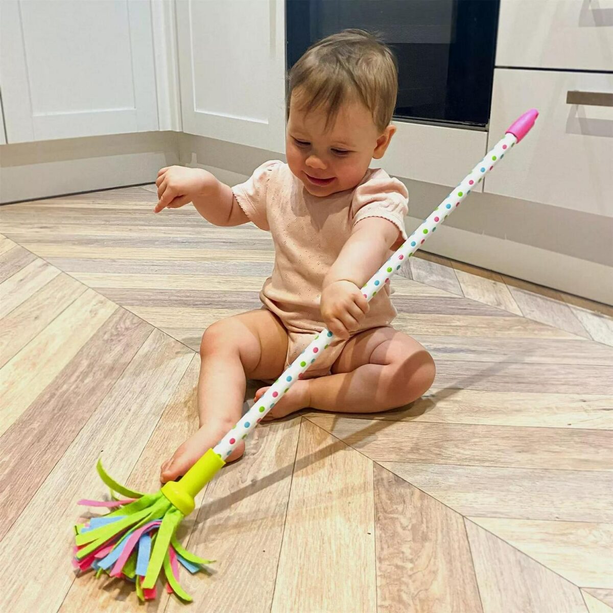 Kids Cleaning Sweepi eebb19ce499a6b31fab3463bcf7123cb