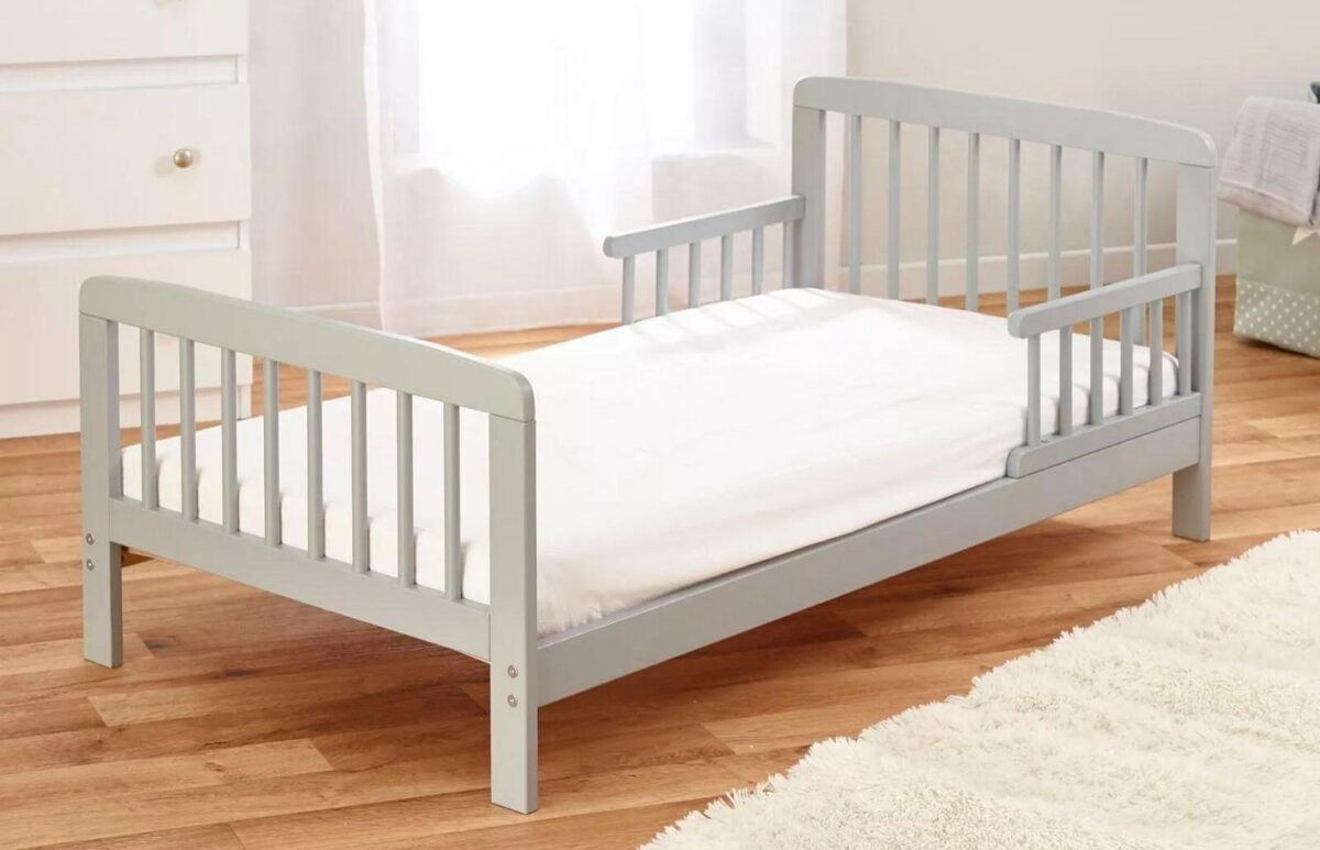 Toddler Bed with Saf 99ce741f5ef6ede06261d127420bd70d