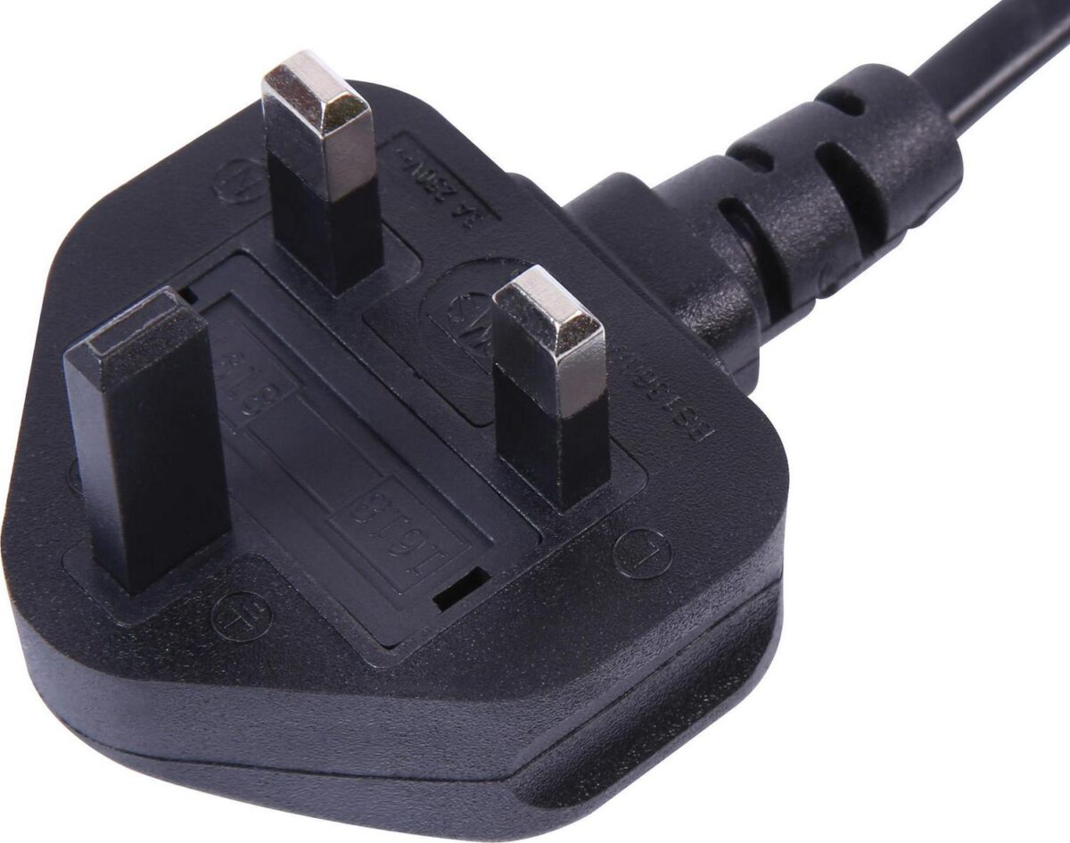 UK Mains Plug with 3 dc7336ac7037260f56366c8e8393c545