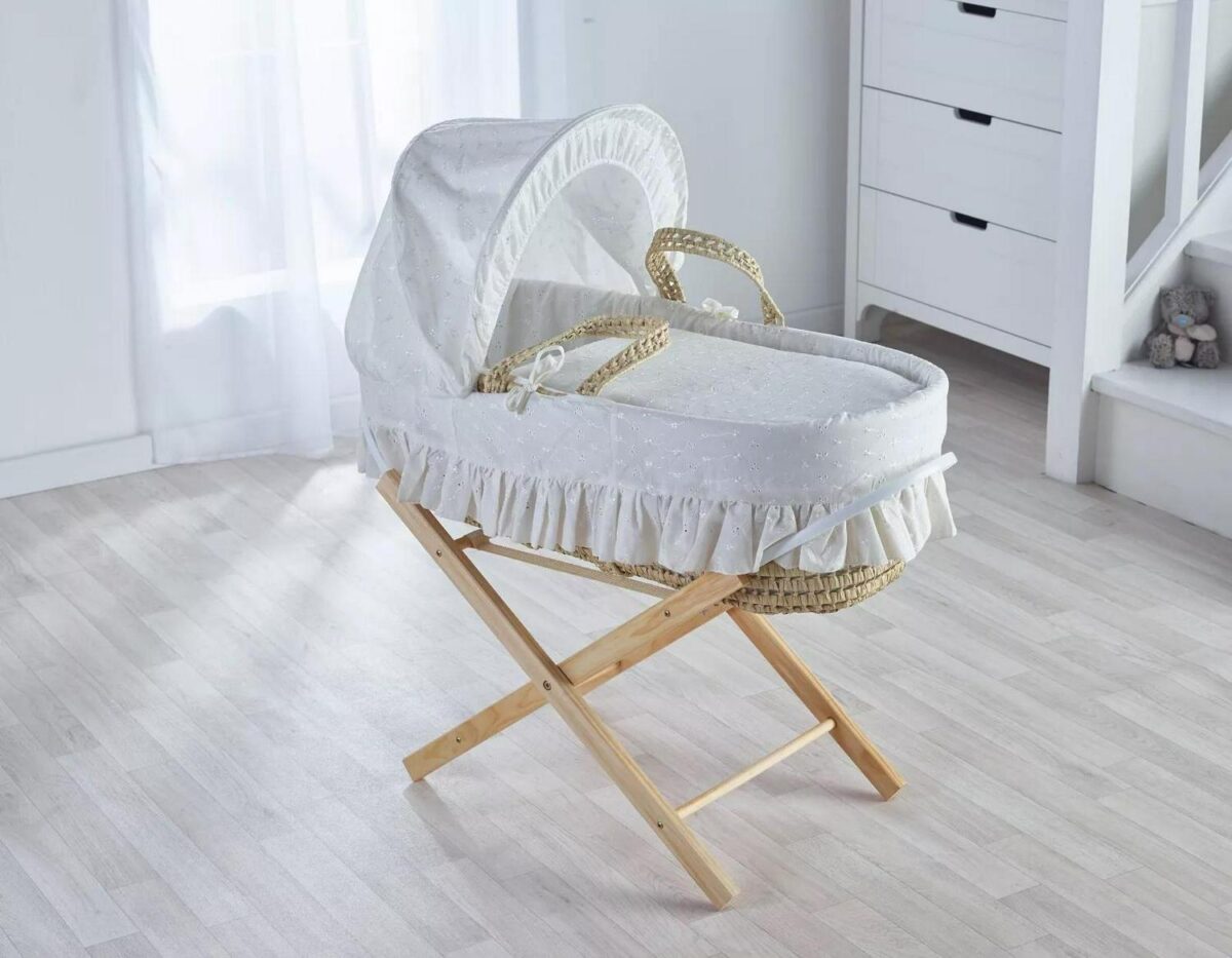 White Broderie Angla ef4f3c48bc7862a6f414cd190fad52c2