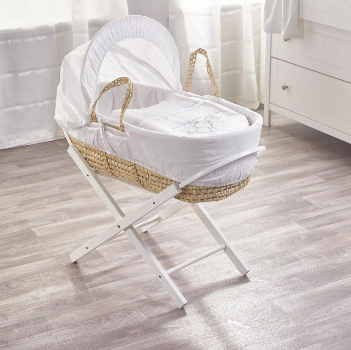 White Moses Basket w 10075c198ecf813e8253be750221c9ac