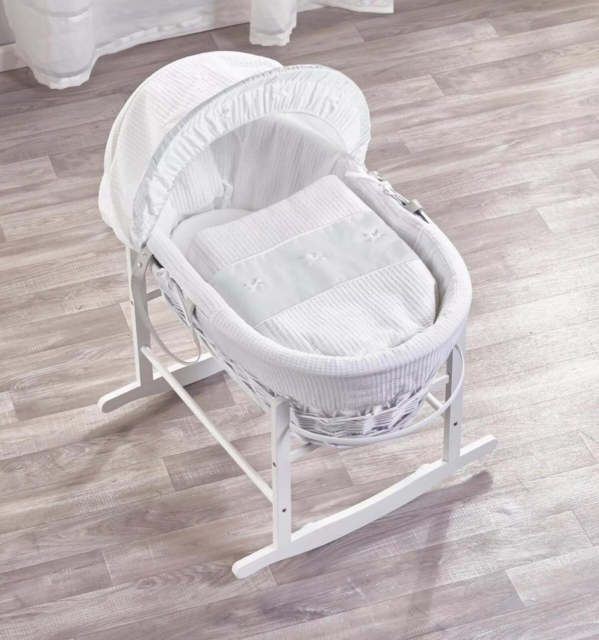 White Wicker Moses B 88a57fe14b7e34de10a77d6f338a25a0