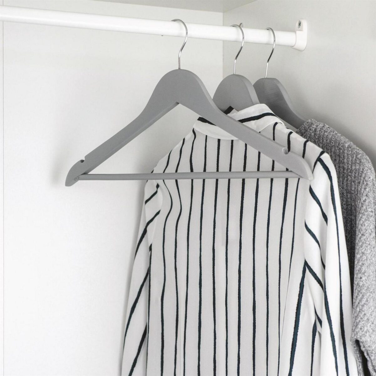 10x Grey Wooden Kid's Hangers Baby Children Coat Clothes Hanger Trouser Bar - Image 5
