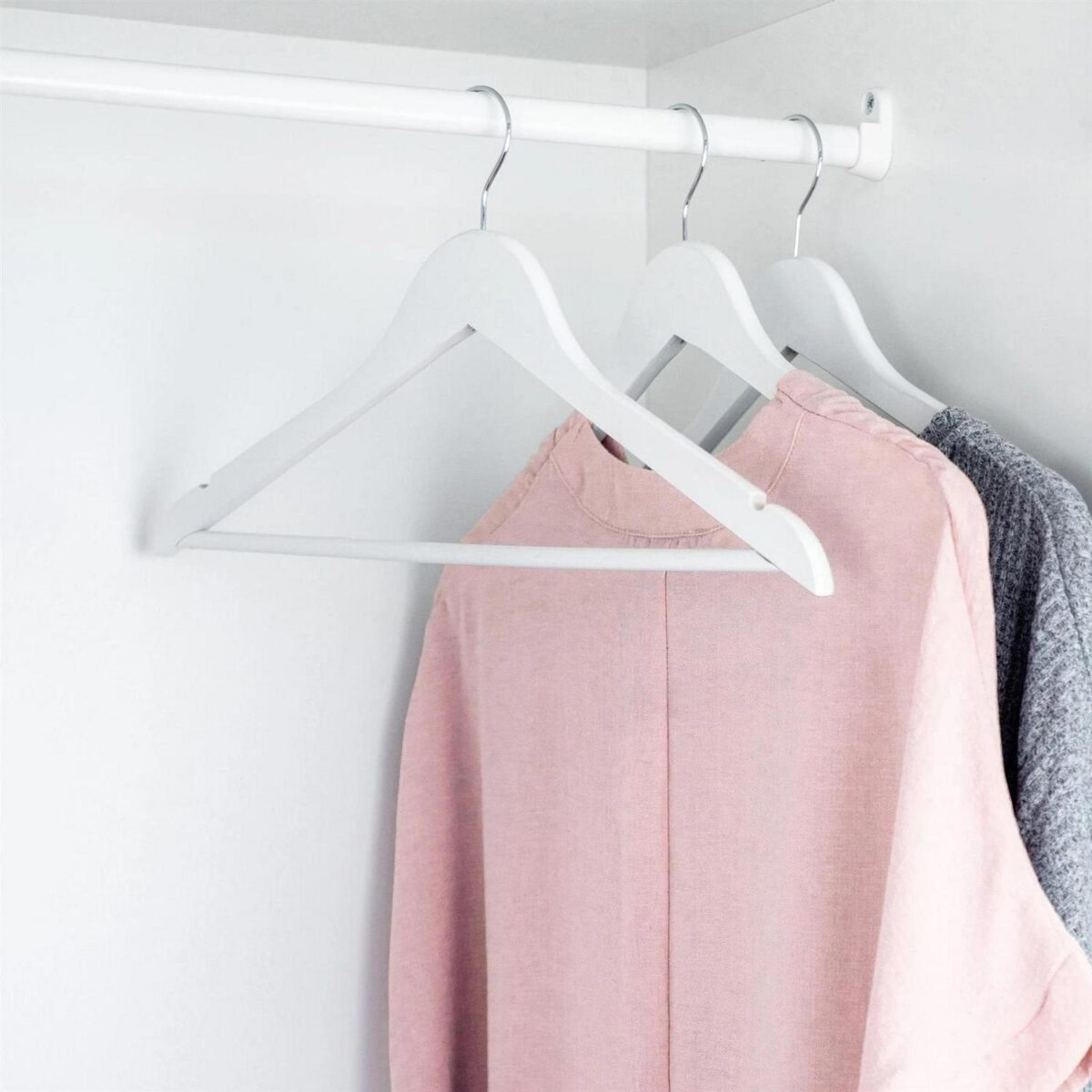 10x White Wooden Coat Hangers Strong Adult Suit Clothes Hanger with Trouser Bar - Image 5