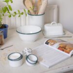 1x Green 18.5cm x 10cm White Enamel Butter Dish with Lid Kitchen Container - Image 7