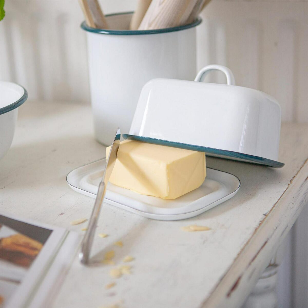 1x Green 18.5cm x 10cm White Enamel Butter Dish with Lid Kitchen Container - Image 5