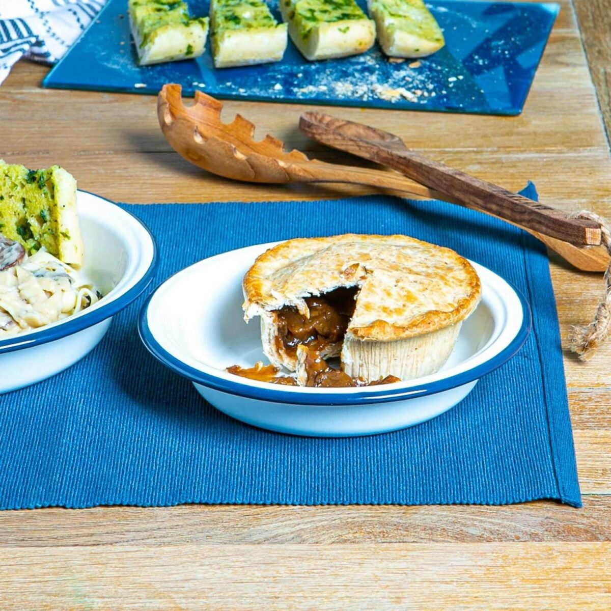1x Navy 22.5cm White Enamel Soup Plate Metal Outdoor Camping Pie Oven Dishes - Image 5