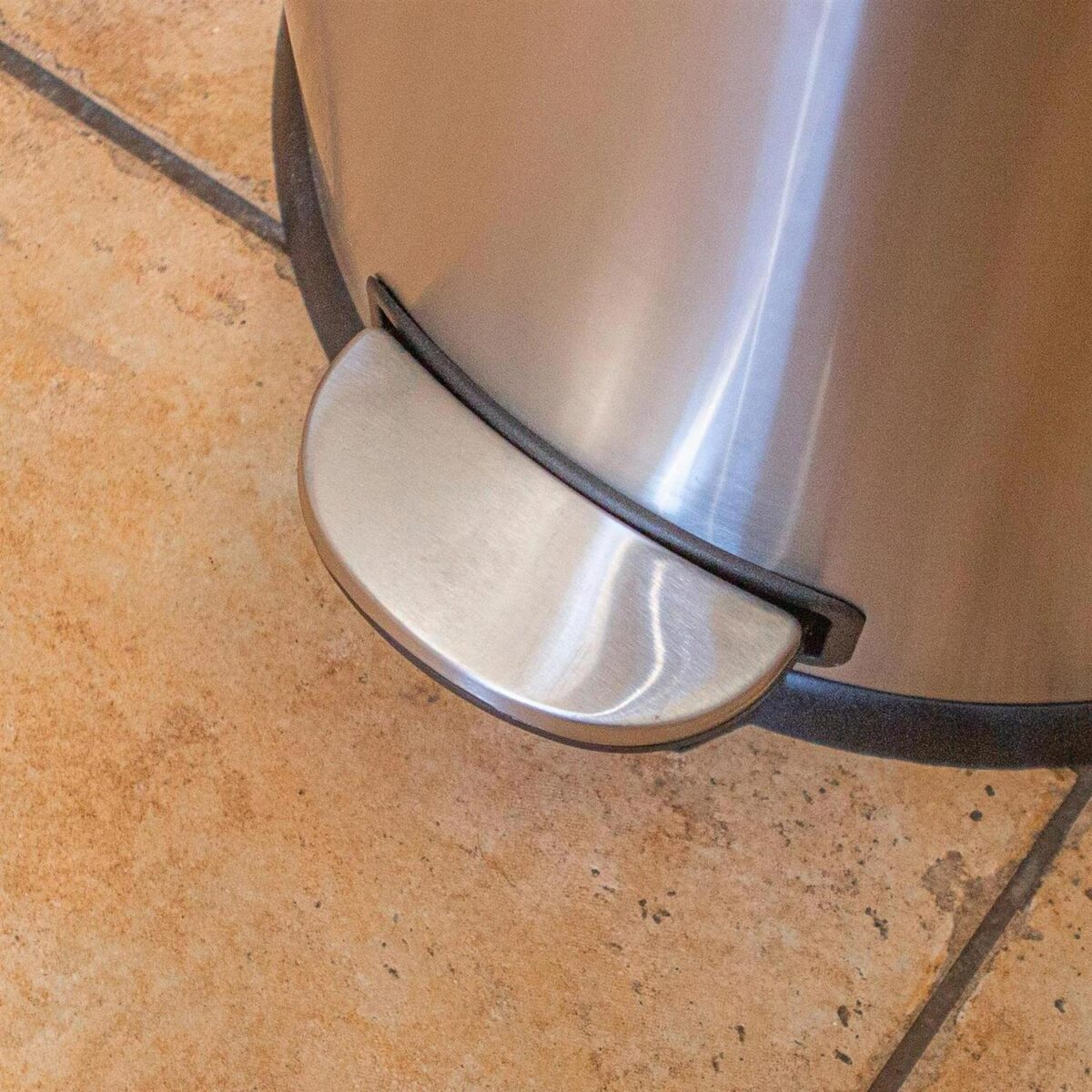 1x White 30L Round Stainless Steel Kitchen Pedal Bin Rubbish Waste Dustbin - Image 6