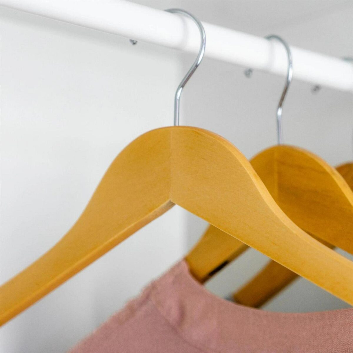 20x Brown Wooden Kid's Hangers Baby Children Coat Clothes Hanger Trouser Bar - Image 6