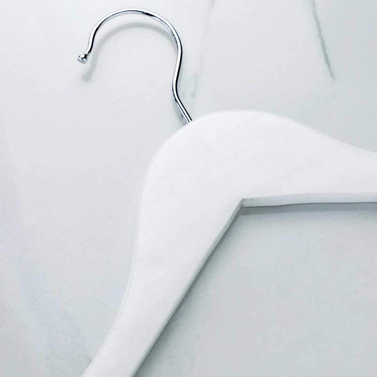 20x White Wooden Coat Hangers Strong Adult Suit Clothes Hanger with Trouser Bar - Image 7