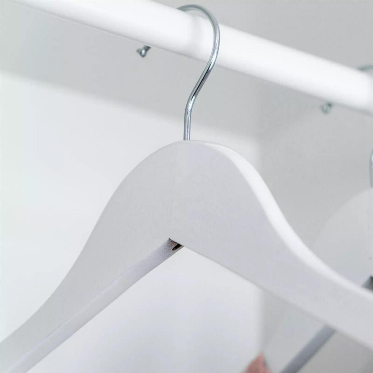 20x White Wooden Coat Hangers Strong Adult Suit Clothes Hanger with Trouser Bar - Image 6