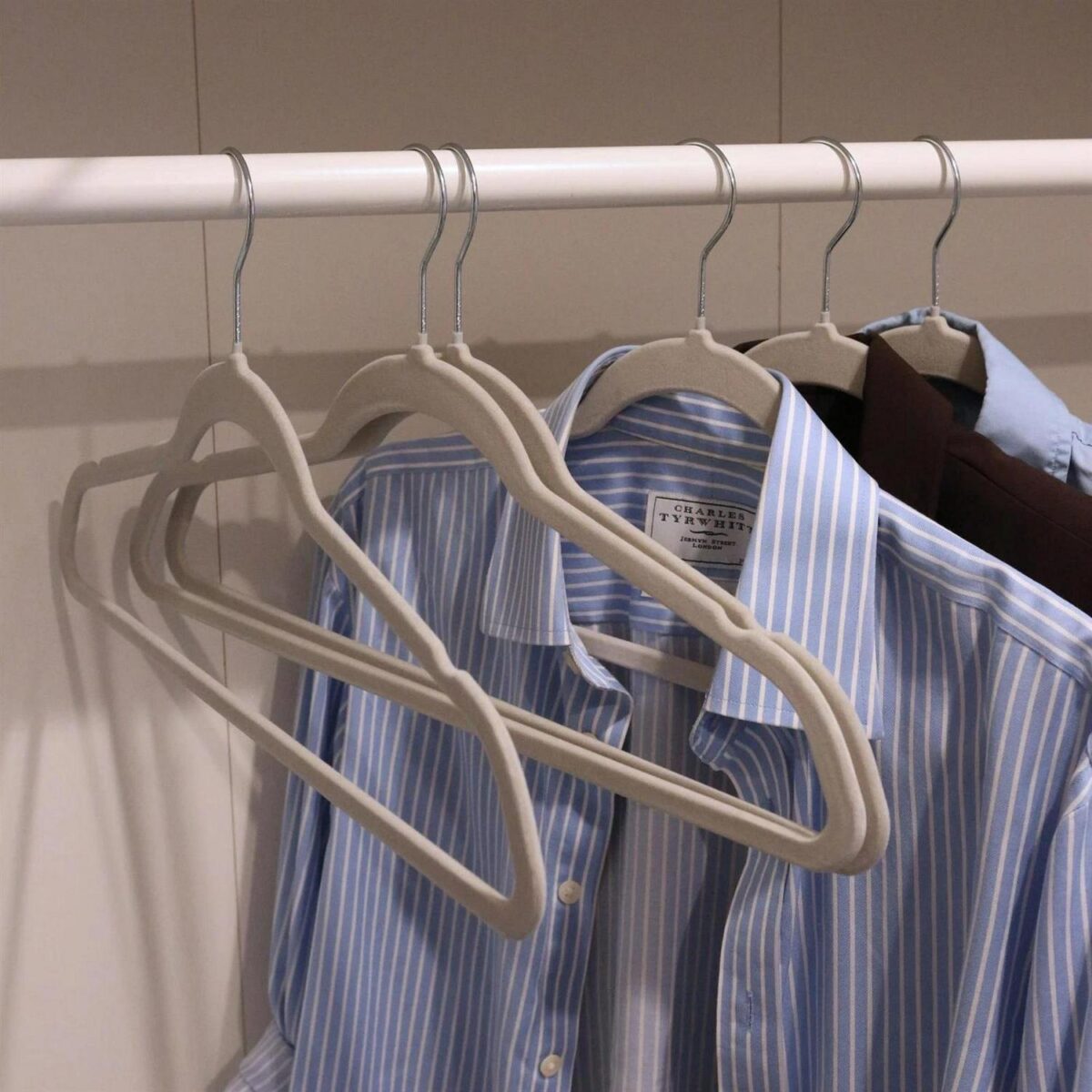 25x Non-Slip Velvet Hangers 45cm Grey Suit Shirts Trouser Bar Clothes Hanger - Image 5