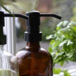 2pc Glass Soap Dispenser Set with Bamboo Tray 500ml Amber Bathroom Liquid Pump - Image 6