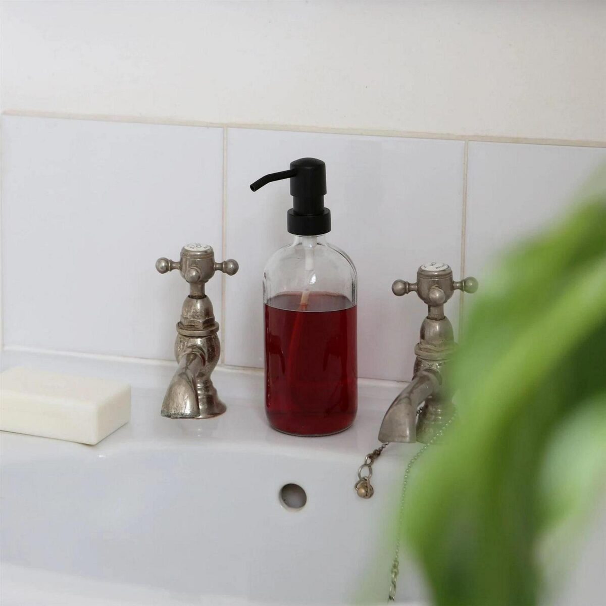 2pc Glass Soap Dispenser Set with Bamboo Tray 500ml Clear Bathroom Liquid Pump - Image 5