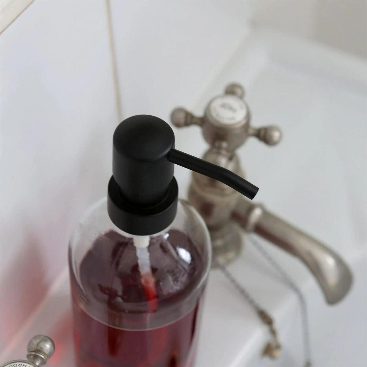 2pc Glass Soap Dispenser Set with Bamboo Tray 500ml Clear Bathroom Liquid Pump - Image 6