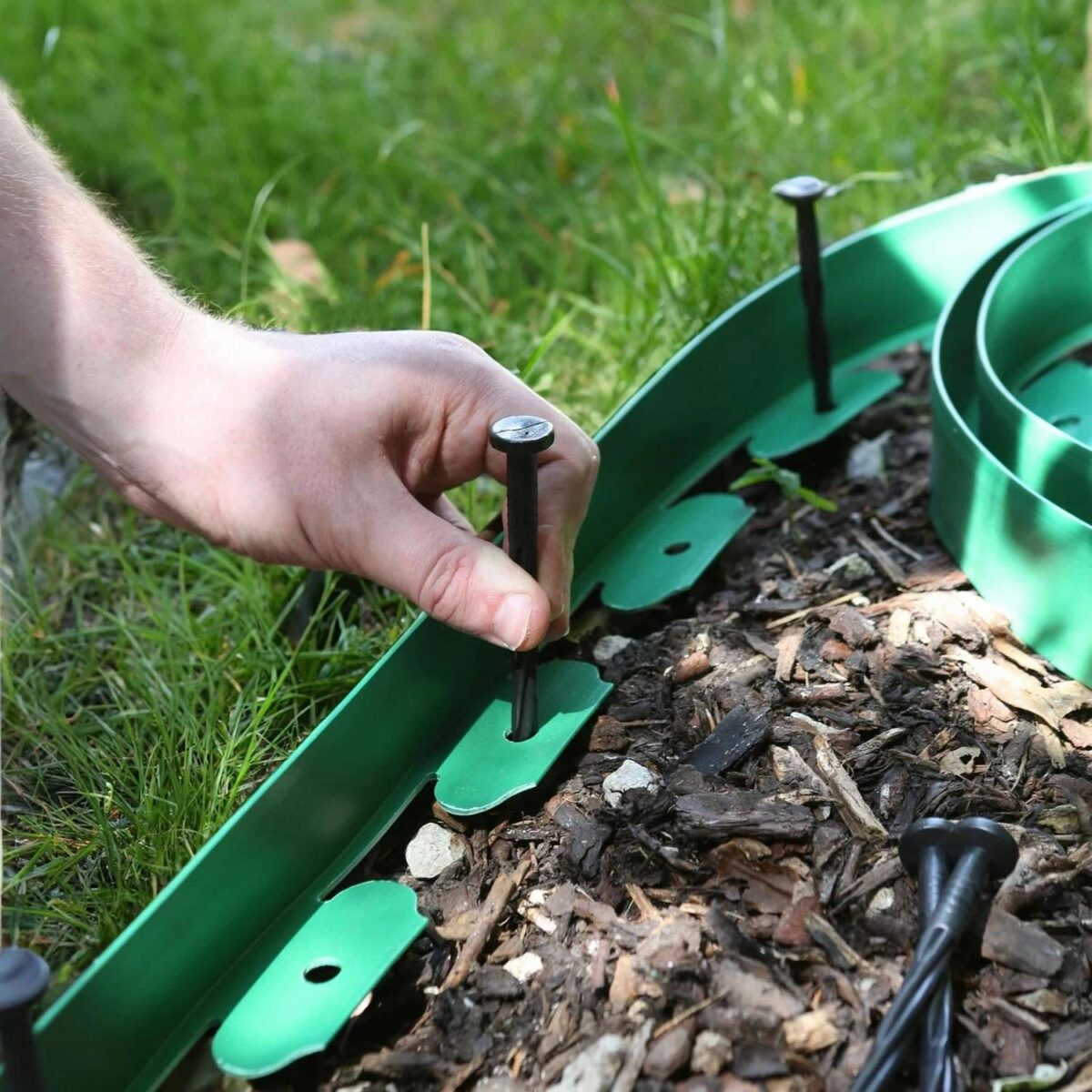 2x Flexible Plastic Lawn and Path Edging with 80 Pegs and Mallet 20m x 4cm Green - Image 5