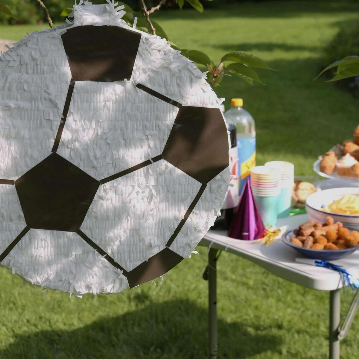 3pc Football Pinata b79c36ce0511a2cc476af5d180ded0de