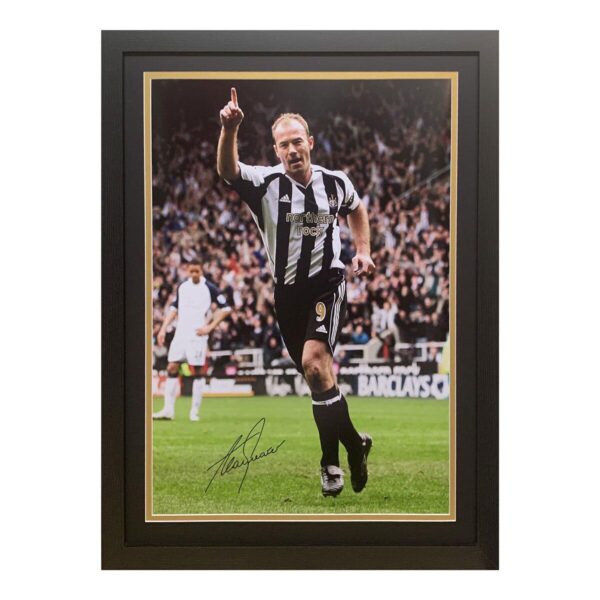 Alan Shearer Signed d93a91c1b1303c1e4572339db33b99a9