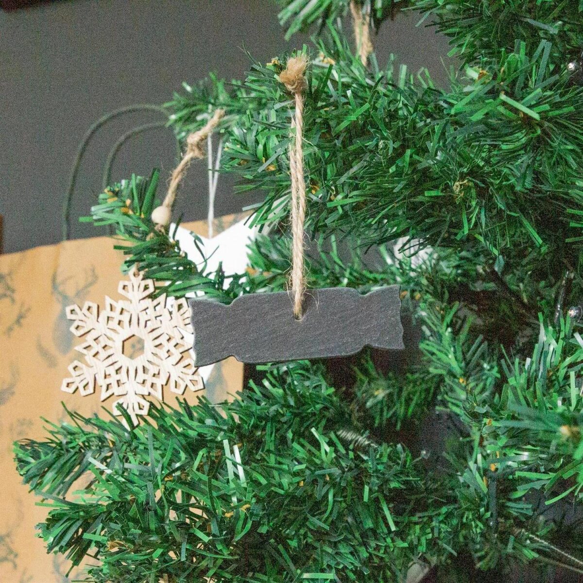 Christmas Tree Decor 799f34e679744a052378f0da87e46ab0