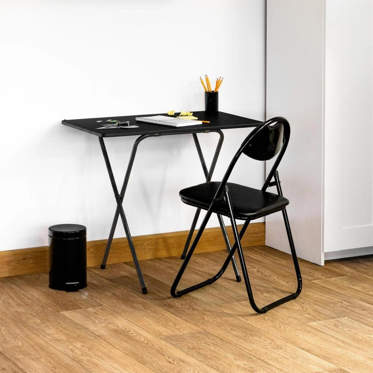 Folding Laptop Desk a047d7cf3847b975a7ce3baa81c15de9