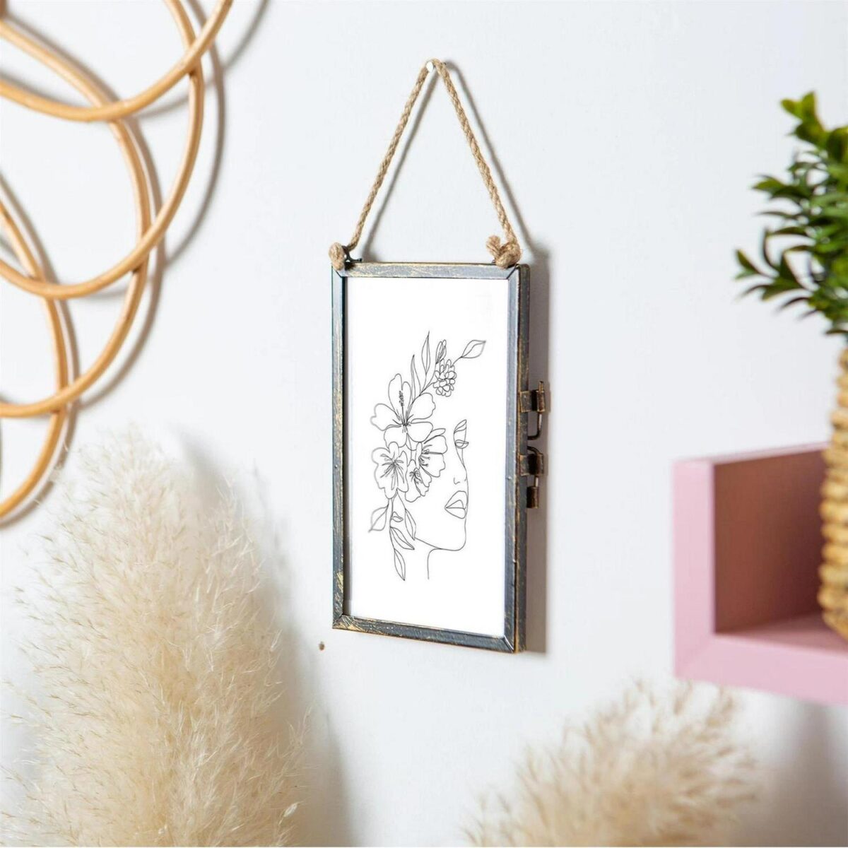 Hanging Metal Photo 1a59cd0bbe61321f659422263cb05b01