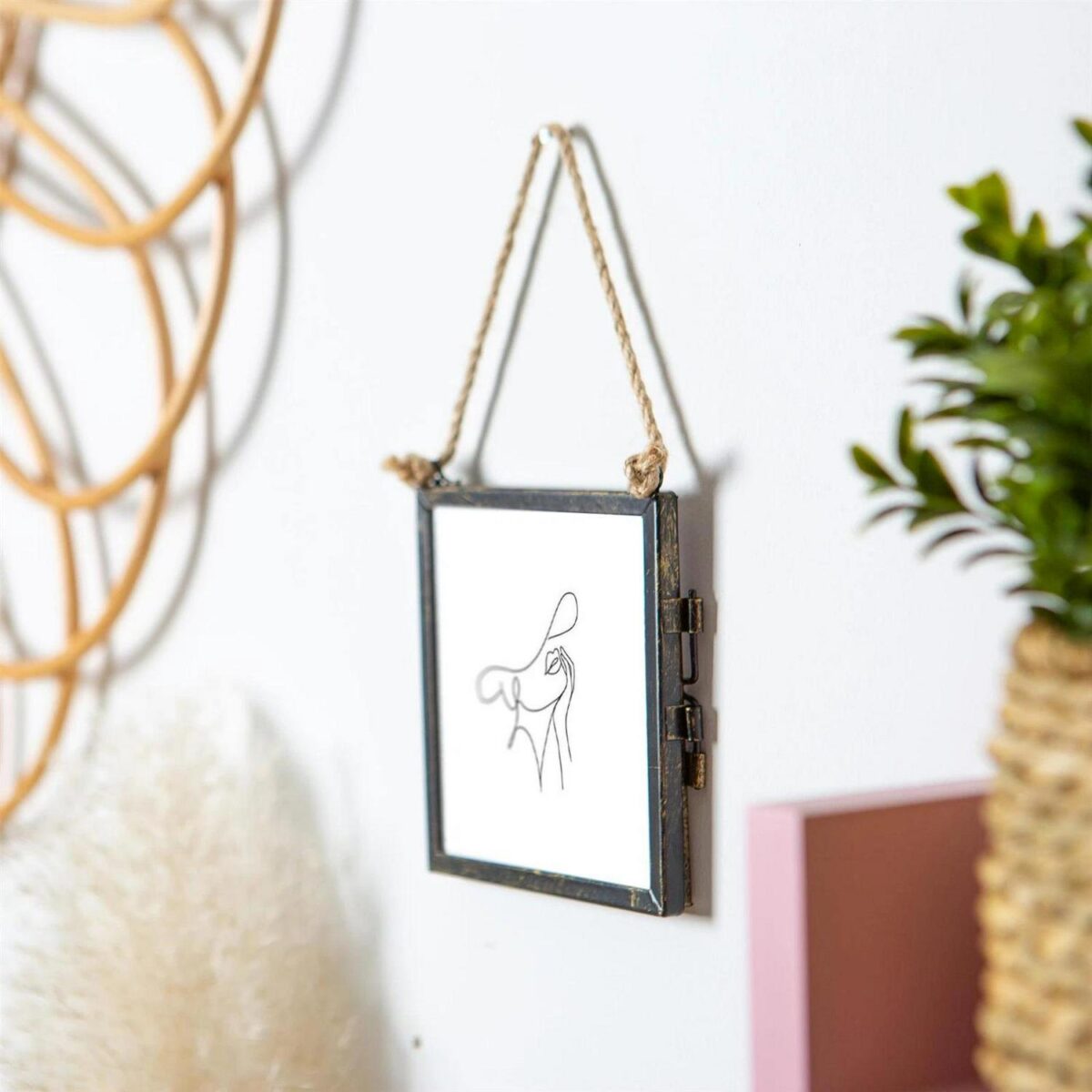 Hanging Metal Photo cc934dea2b5279baaecd3b4298880b4b