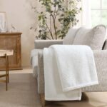 Jennifer Adams Luxe Reversible Throw Collection 152 x 178 cm, in 3 styles - Image 4