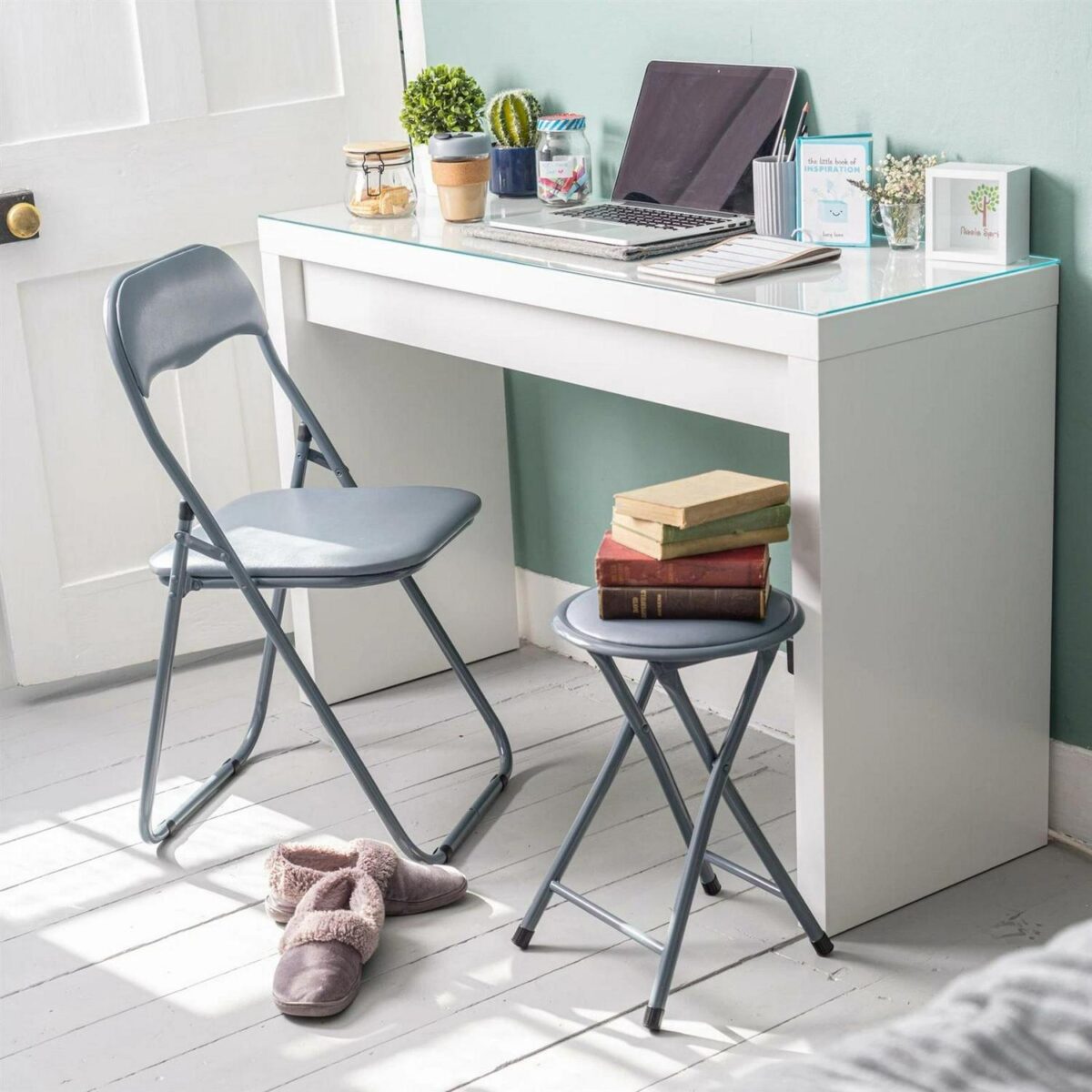 Padded Folding Chair d48f13c7f7f0b99fa2e3db3cb6f9404c