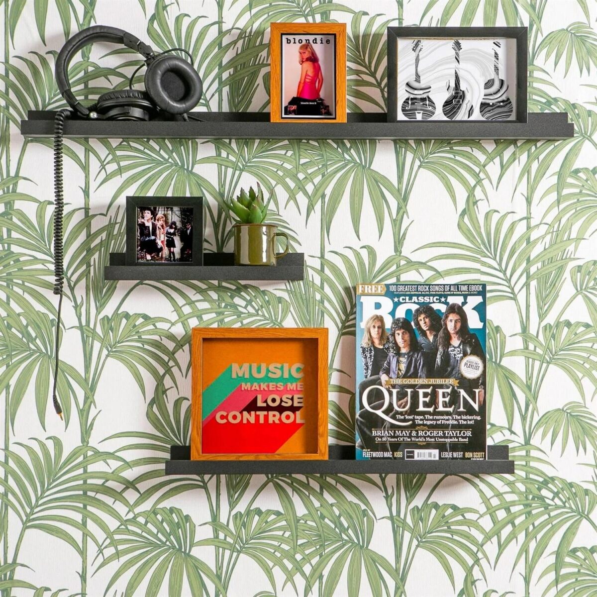 Picture Ledge Shelf 605ee74babf400f5ec8202680e6c89de
