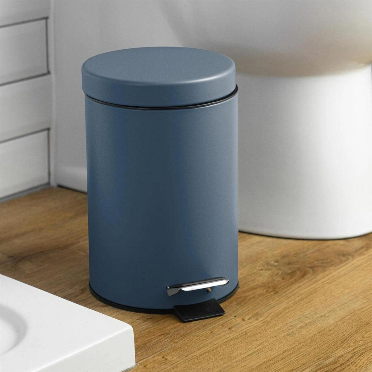 Round Bathroom Pedal 01135c1bd9e85e1969617bf5d40437cf