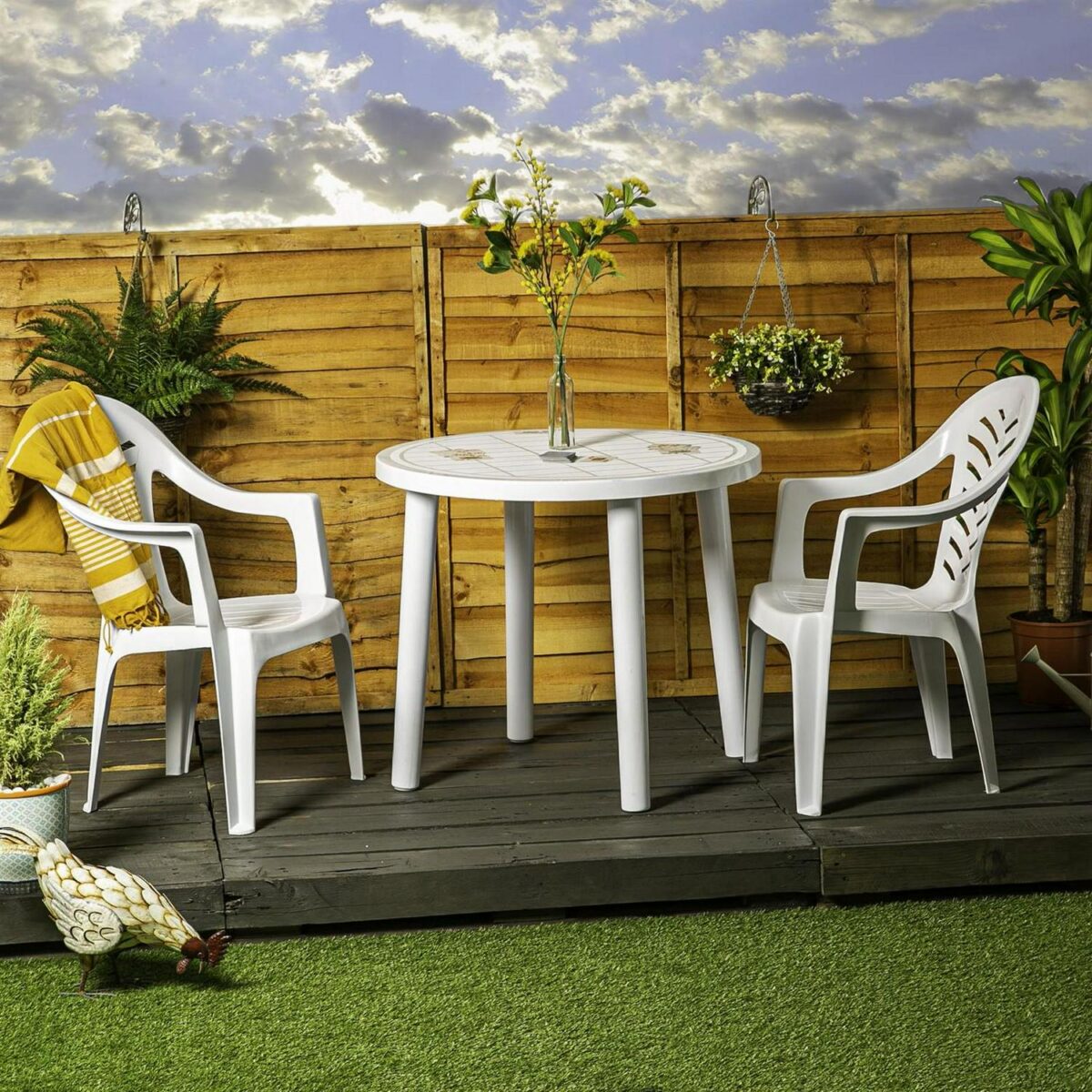 Round Garden Table R b44f08ca698e9c7a691067c03bd24a3f