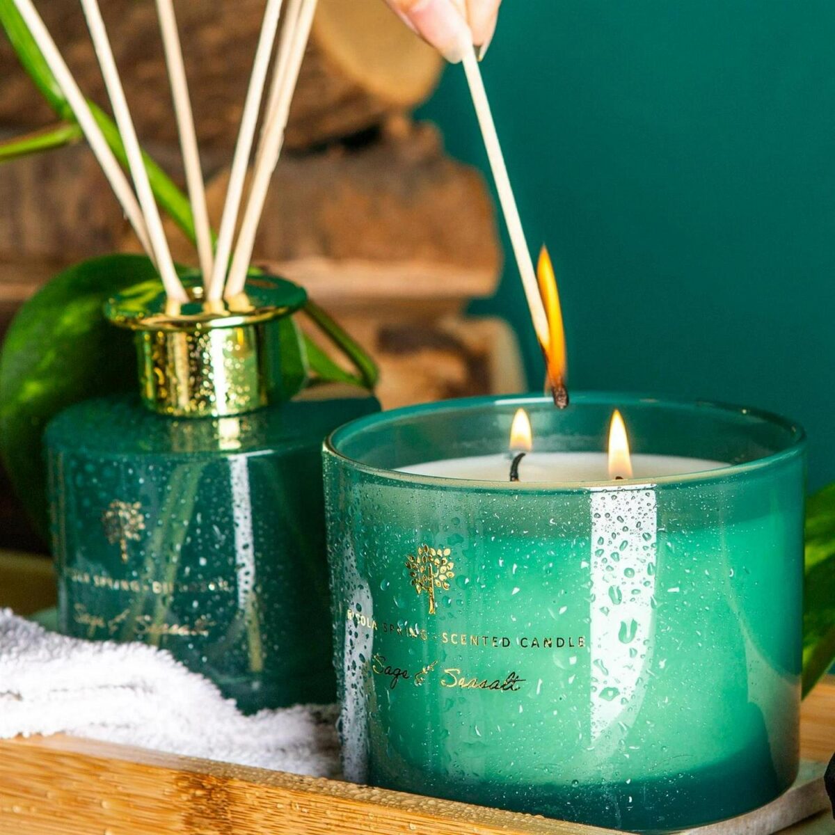 Scented Candle and R 07cc5b5f1406c6804a971cecfe63446c