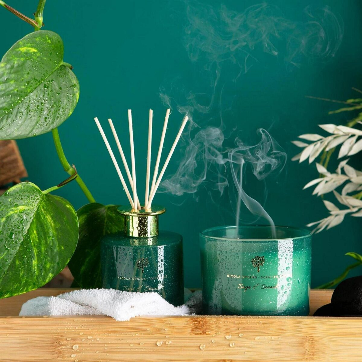 Scented Candle and R 90989d572087c578725fad1463442645