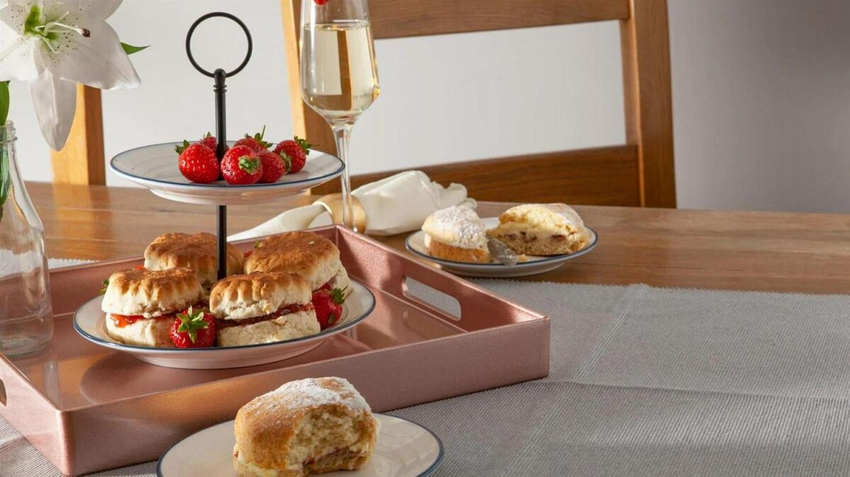 Square Serving Tray Wedding Party Dining Food Drinks Service 33cm Rose Gold - Image 4