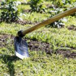 Steel Garden Hoe Full Size Azada Garden Digging Hoe with Wooden Handle 110cm - Image 6