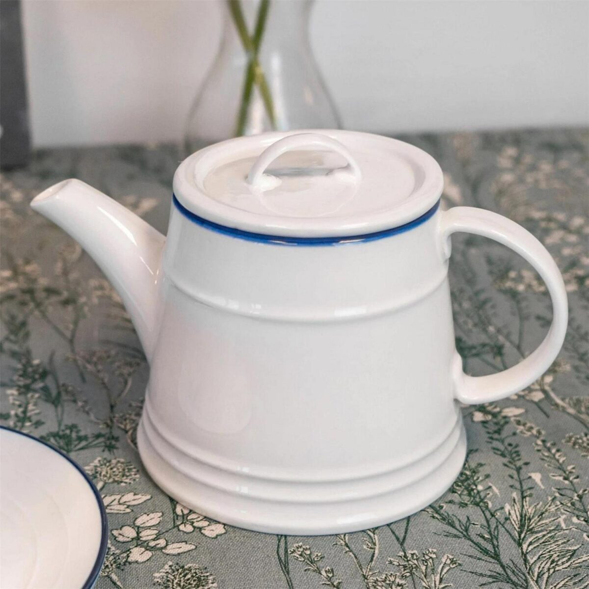 White Teapot Rustic bccc11dbebffc3413b5bd7ef454462c8