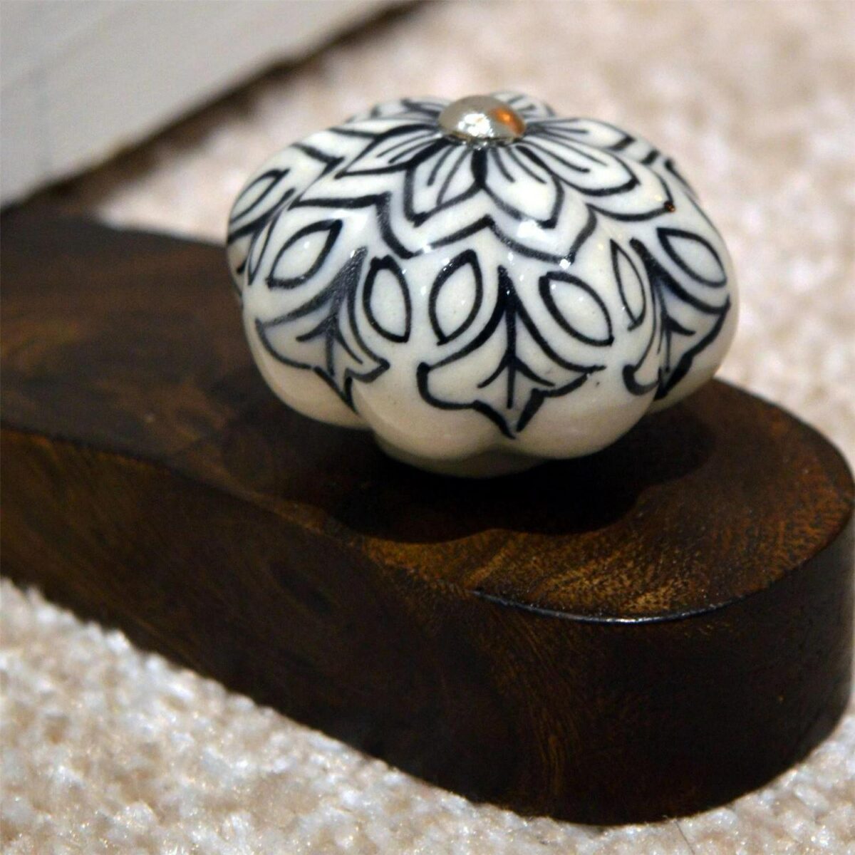 Wooden Door Stop Vin 2ae2583677201e24081ed36b5ed1b3e7